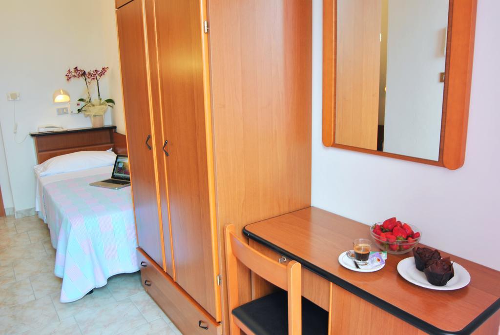 Hotel Samoa Римини Номер фото